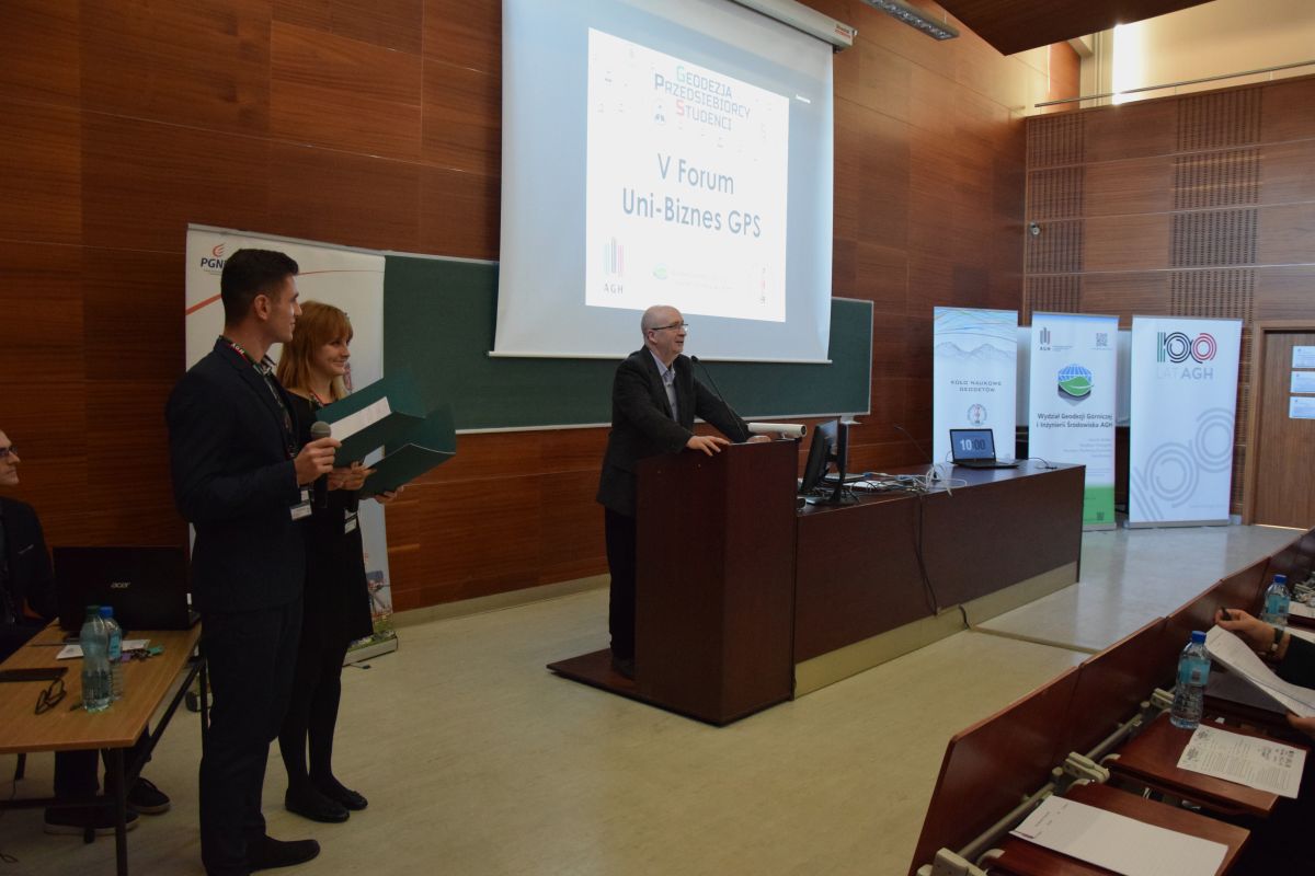 Rozpoczęcie V Forum GPS przez prof. zw. Dr. hab. inż. Stanisława Gruszczyńskiego, Dziekana Wydziału GGiIŚ