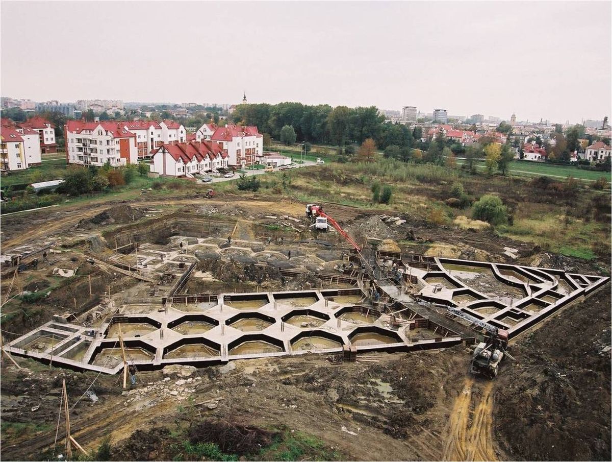 2003 Budowa kampusu WSPiA przy ul. Cegielnianej 1