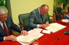 miniatura 2009 Patronat Ministra Sprawiedliwości nad pilotażowym programem praktyk zawodowych. Od prawej Jacek Czaja, Podsekretarz Stanu w MS_ prof. Jerzy Posłuszny, Rektor WSPiA