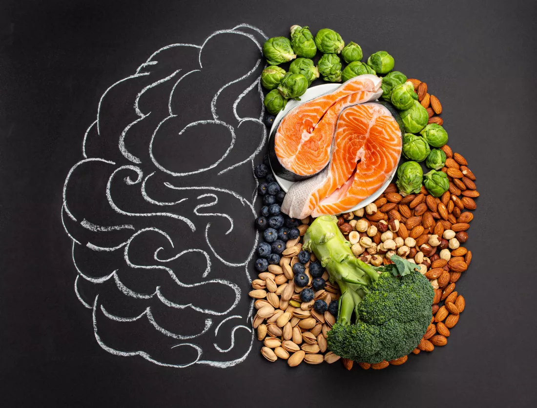 chalk-hand-drawn-brain-with-assorted-food-food-brain-health-good-memory-fresh-salmon-fish-green-vegetables-nuts-berries-black-background-foods-boost-brain-power-top-view